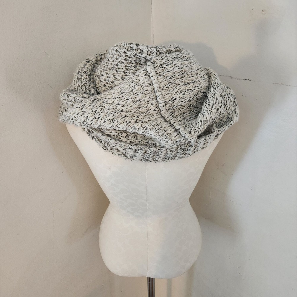 Unbranded Waffle Knit Gray Scarf - Picture 3 of 3